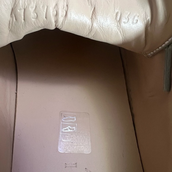 • Authenticity Guarantee
Gucci Ace Embroidered Men's Sneaker Silver Dragon shoes - Picture 11 of 16